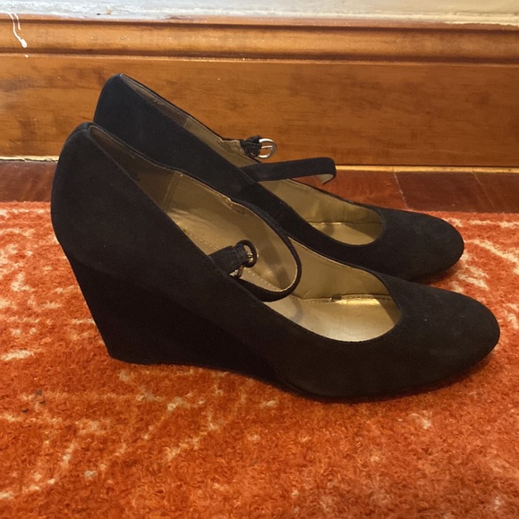 Bandolino Wedge Heels - Picture 2 of 5